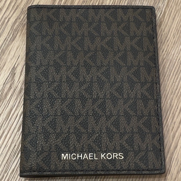 Michael Kors Wallet - Picture 1 of 6